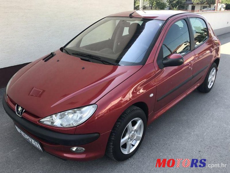 2003' Peugeot 206 206 1,4 Hdi photo #2