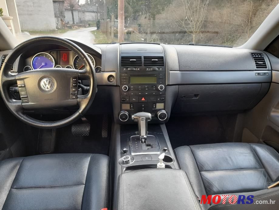 2007' Volkswagen Touareg photo #5