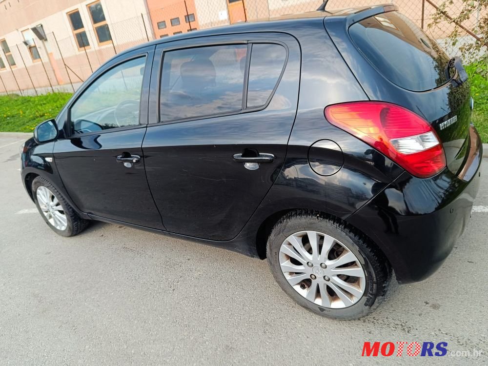 2009' Hyundai i20 1.6 Crdi photo #2