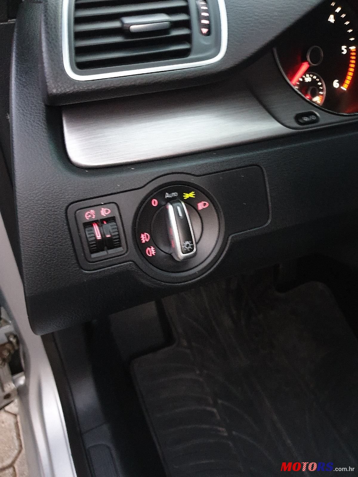 2013' Volkswagen Passat Variant photo #6