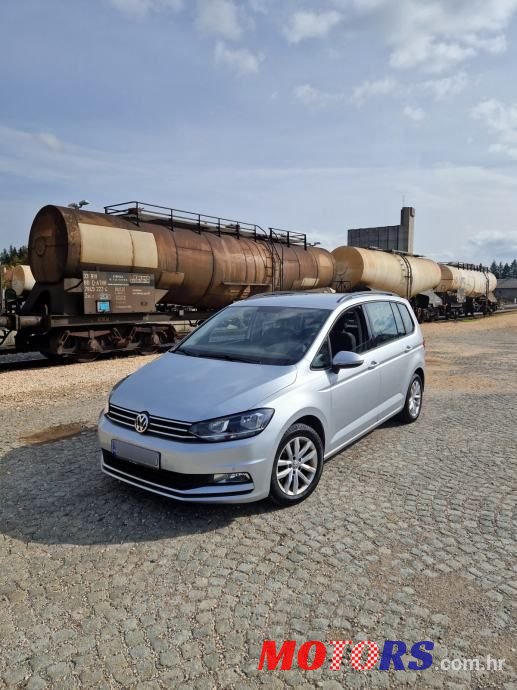 2017' Volkswagen Touran photo #1