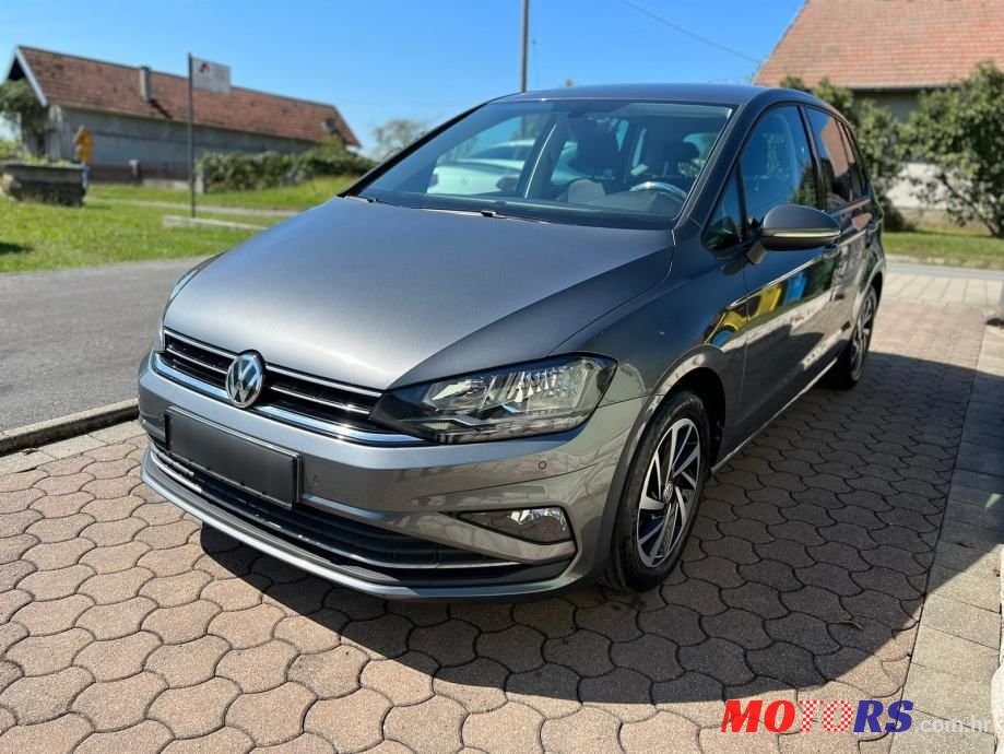 2019' Volkswagen Golf photo #5