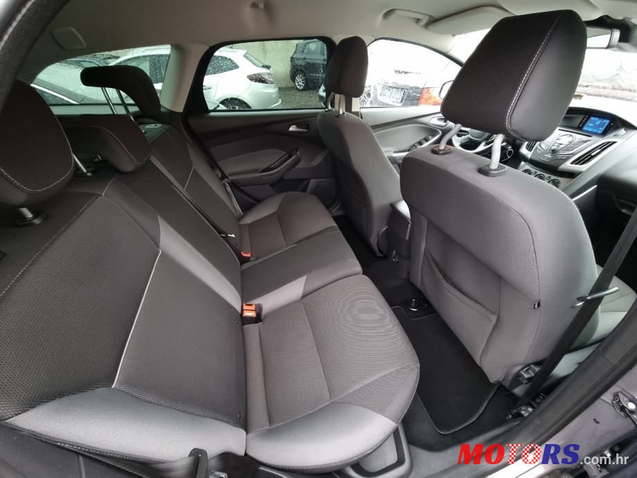 2012' Ford Focus Karavan photo #3