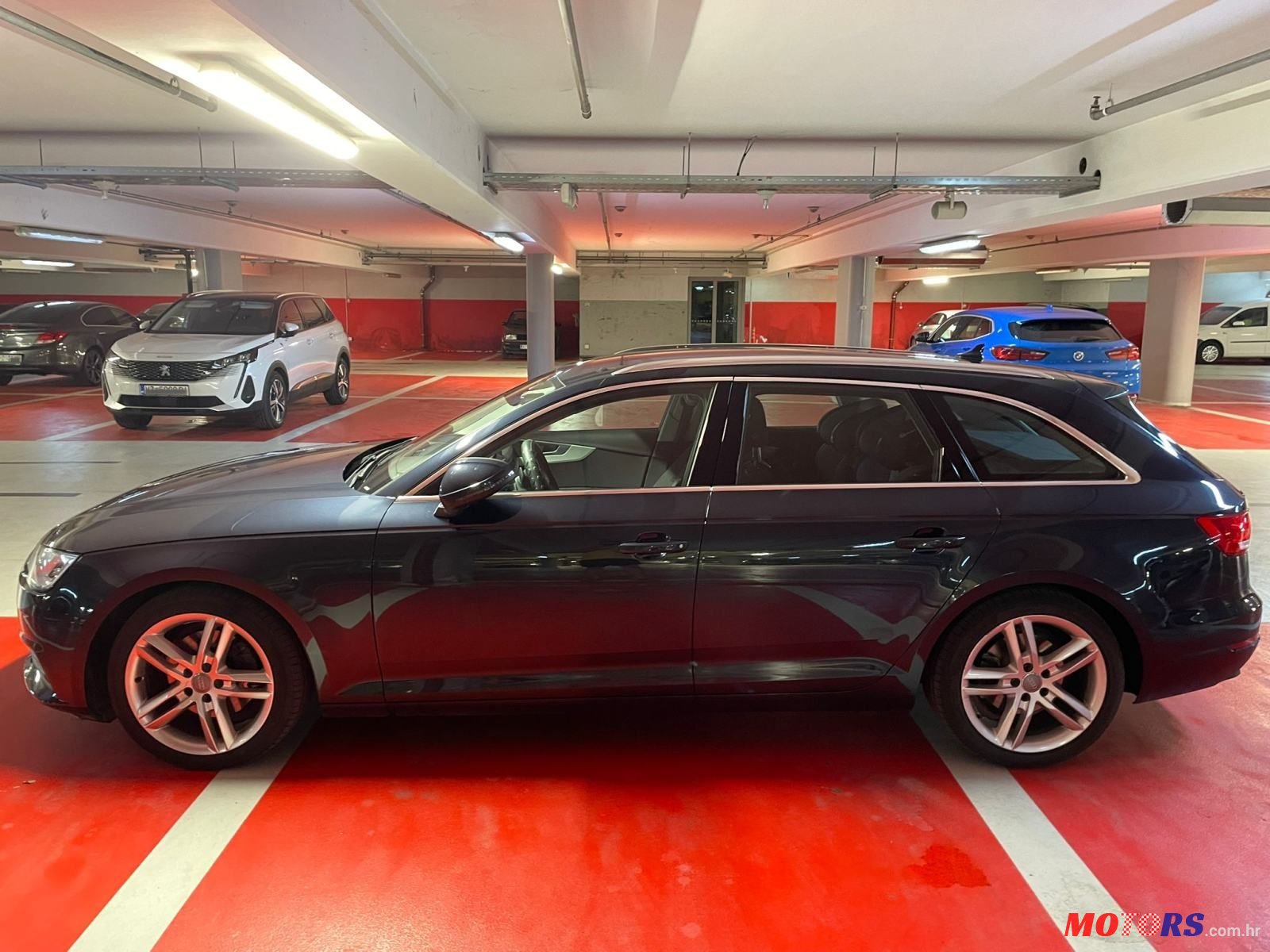 2016' Audi A4 Avant photo #5