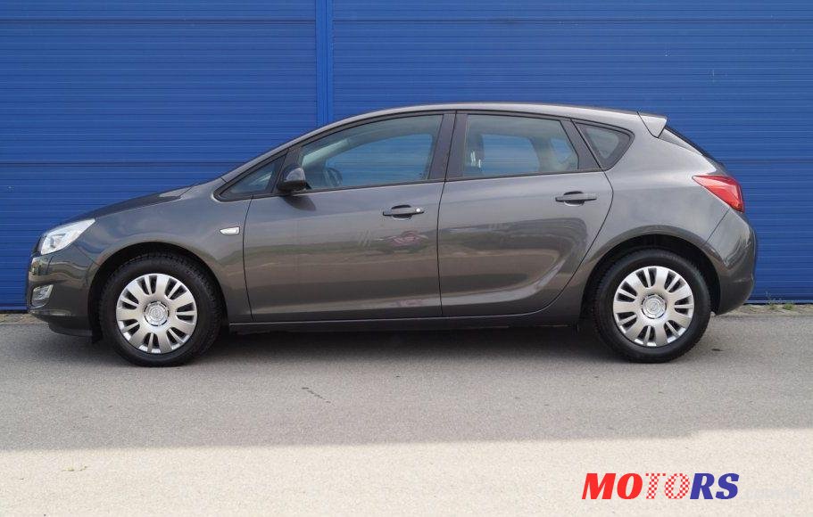 2012' Opel Astra 1,7 Cdti photo #1