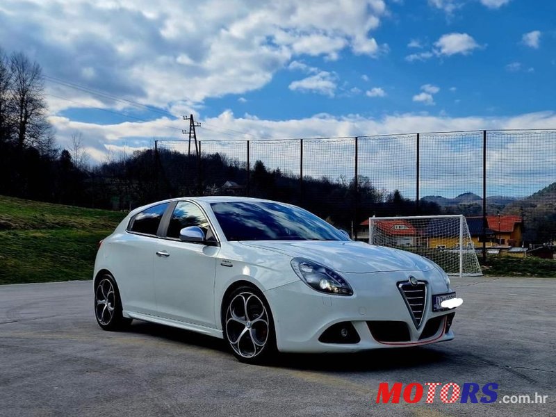 2011' Alfa Romeo Giulietta 2,0 D. N. A photo #1