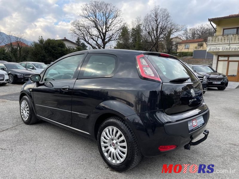 2011' Fiat Punto Evo 1,3 Multijet 16V photo #3