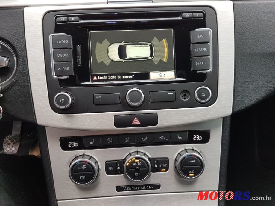 2012' Volkswagen Passat Variant photo #6