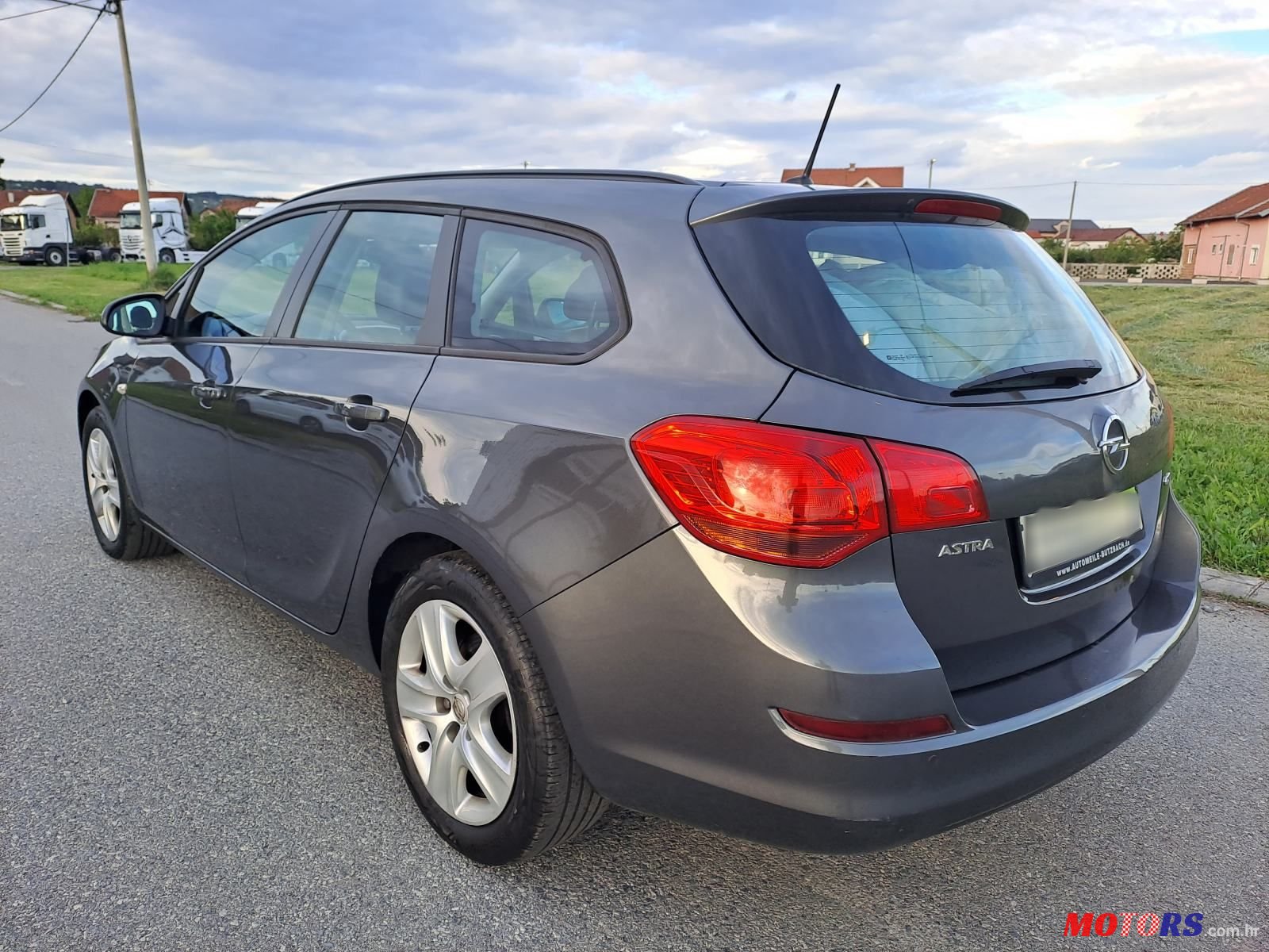 2011' Opel Astra Karavan photo #5