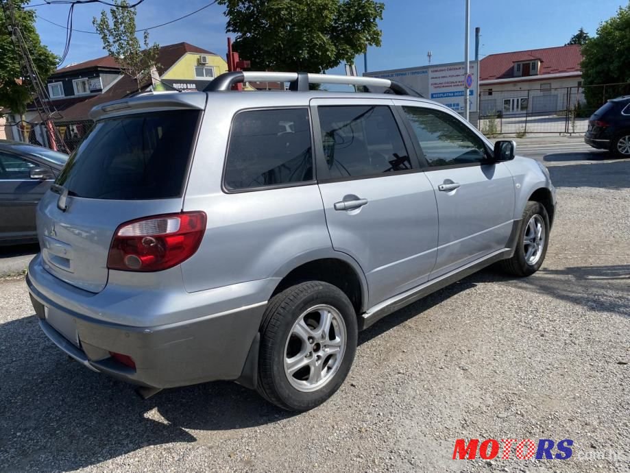 2005' Mitsubishi Outlander 2,4 photo #5