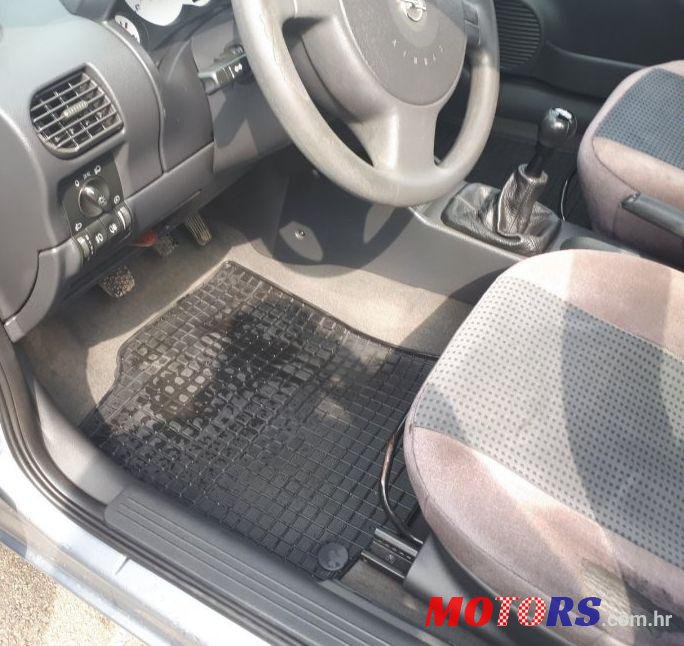2004' Opel Corsa 1,3 Cdti photo #2
