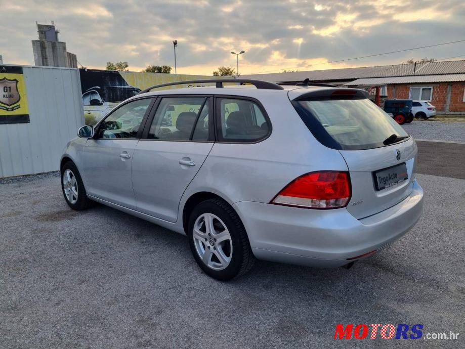 2011' Volkswagen Golf 6 Variant photo #6