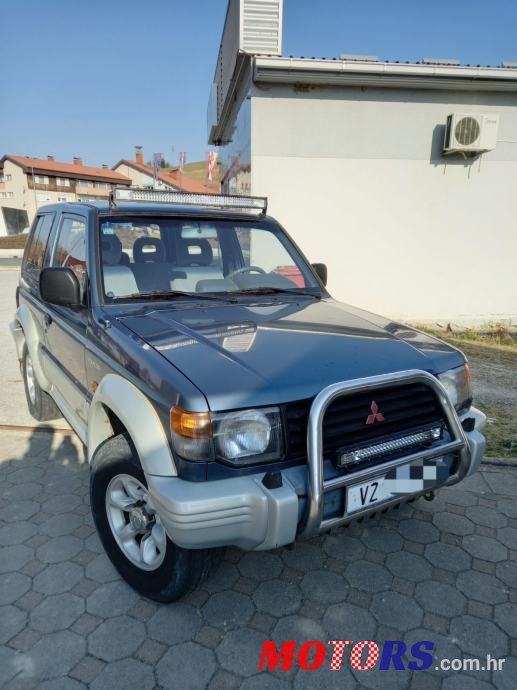 1995' Mitsubishi Pajero 2.5 Td photo #2