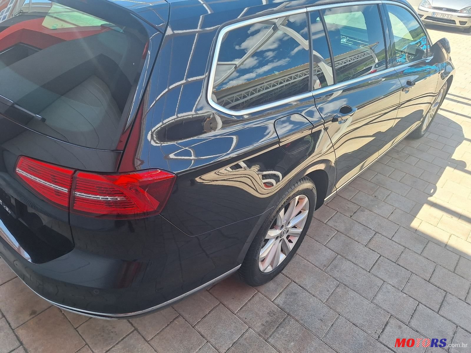 2017' Volkswagen Passat Variant photo #6