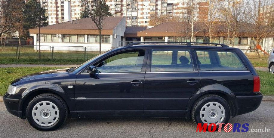2000' Volkswagen Passat Variant photo #1