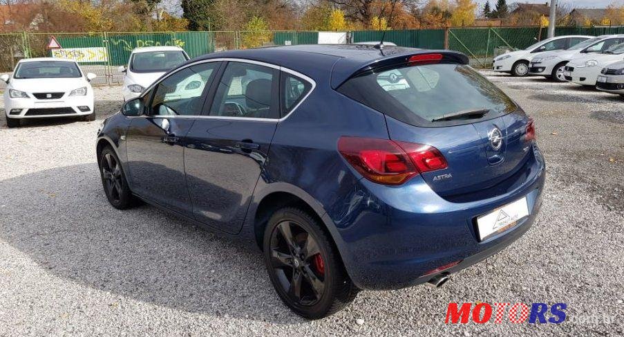 2011' Opel Astra 2,0 Cdti Sport photo #2