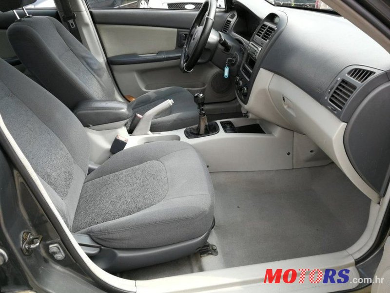 2005' Kia Cerato 1,5 Crdi Lx photo #6