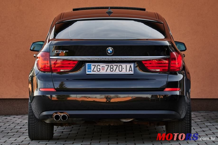 2012' BMW Serija 5 530Xd photo #5