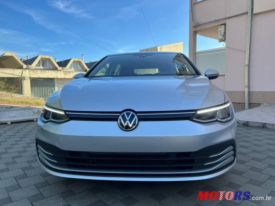 2020' Volkswagen Golf 8 1,0 Tsi photo #1