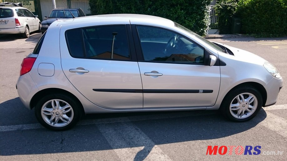 2007' Renault Clio photo #2