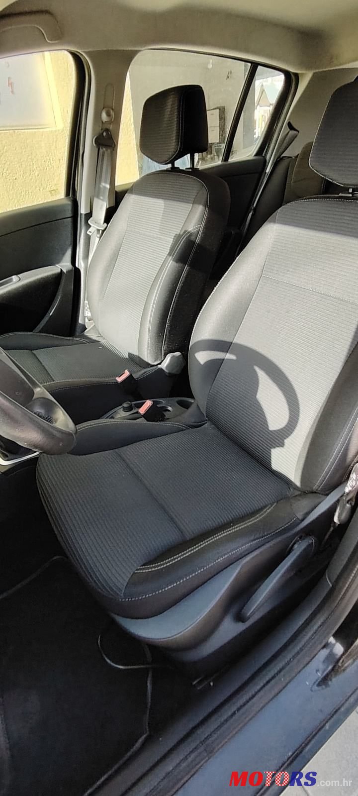 2012' Renault Clio 1,2 16V photo #6