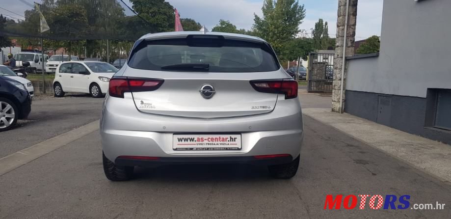 2018' Opel Astra Classic photo #2