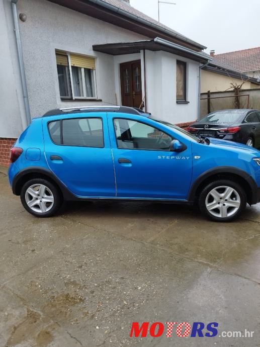 2014' Dacia Sandero photo #6