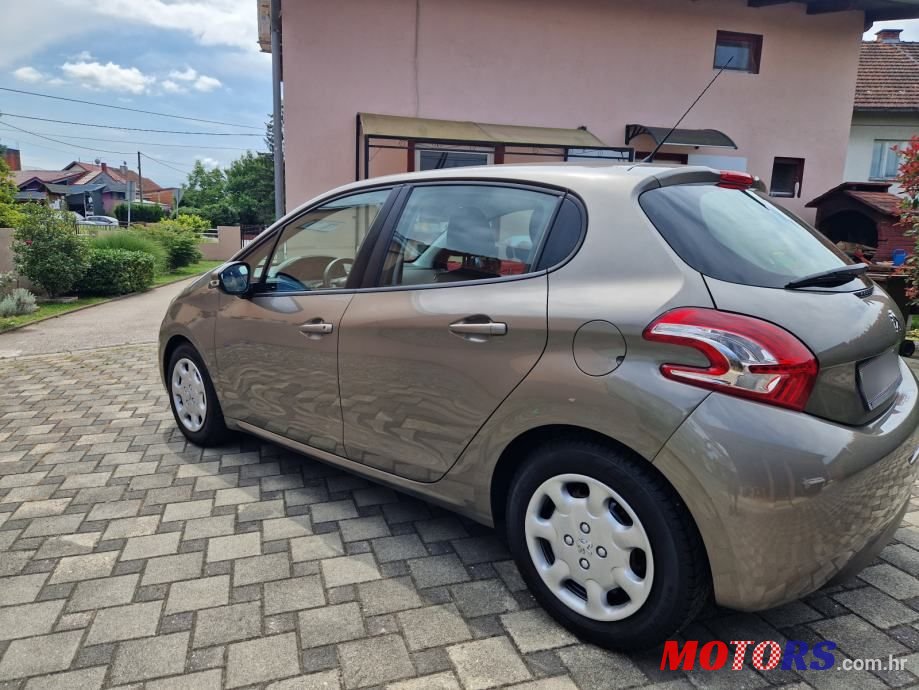 2013' Peugeot 208 1.4 photo #3