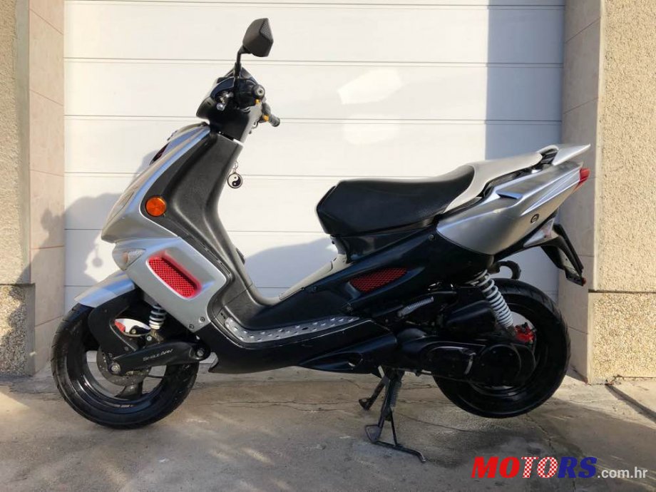 2004' Peugeot Speedfight 2 photo #1