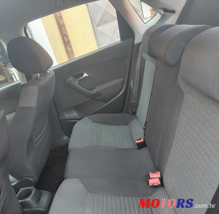 2010' Volkswagen Polo 1,6 Tdi photo #6