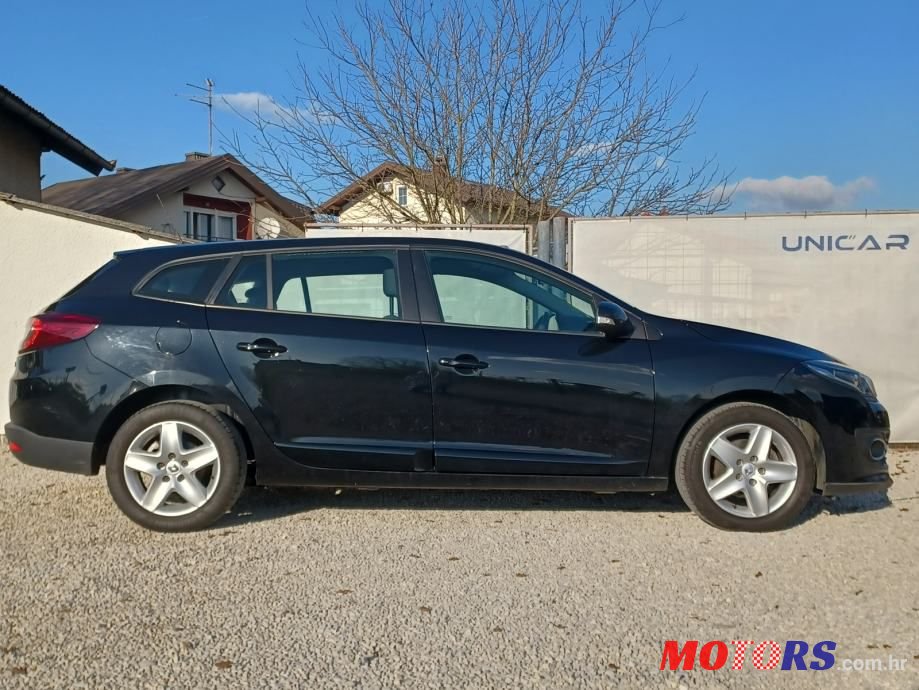 2015' Renault Megane Grandtour photo #2