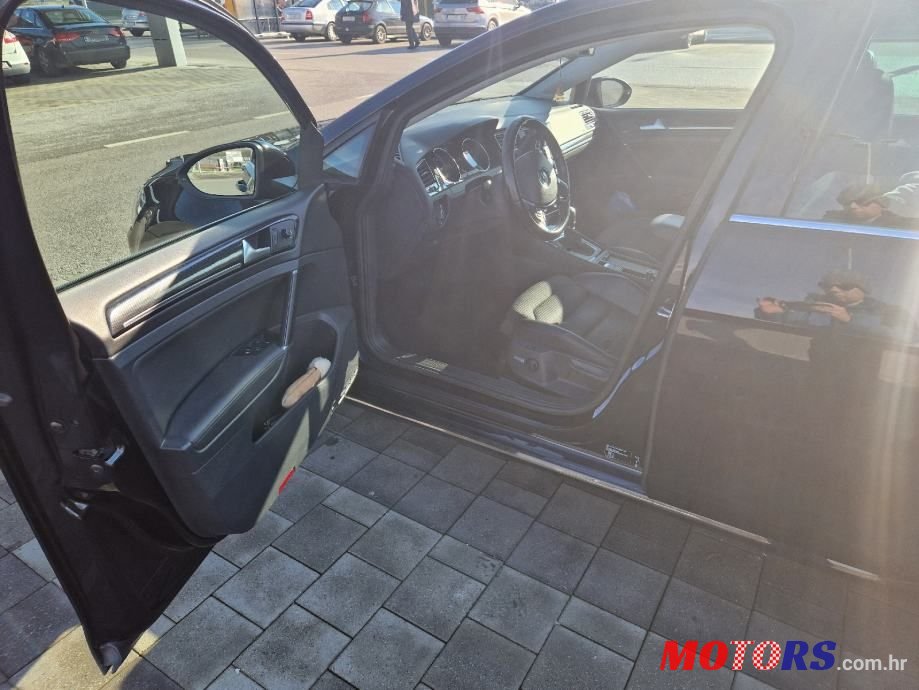 2014' Volkswagen Golf 7 Variant photo #4