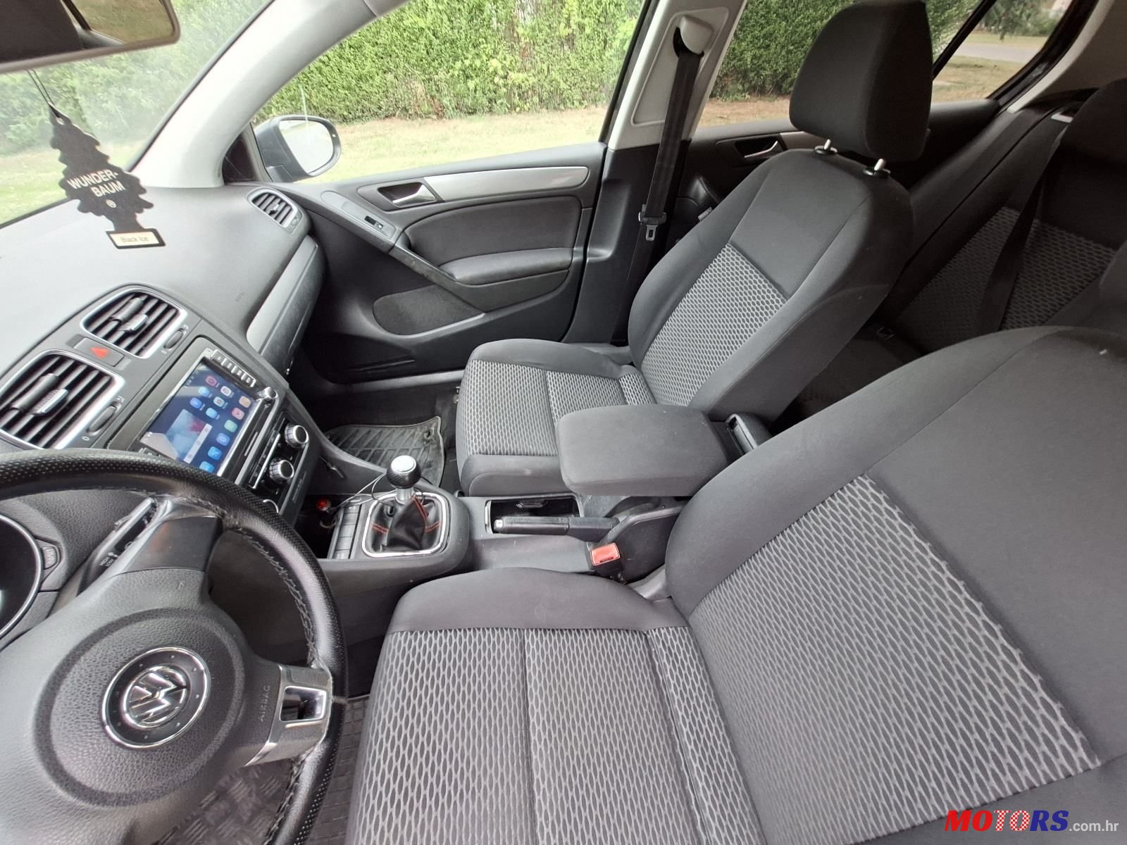 2010' Volkswagen Golf VI 1,6 Tdi photo #6