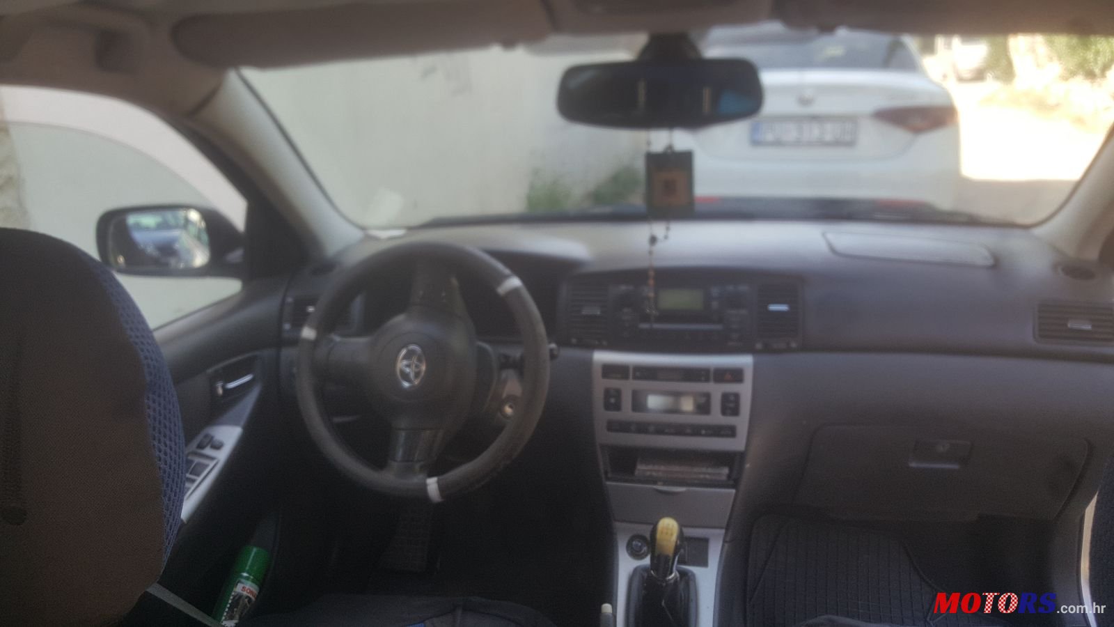 2004' Toyota Corolla photo #1