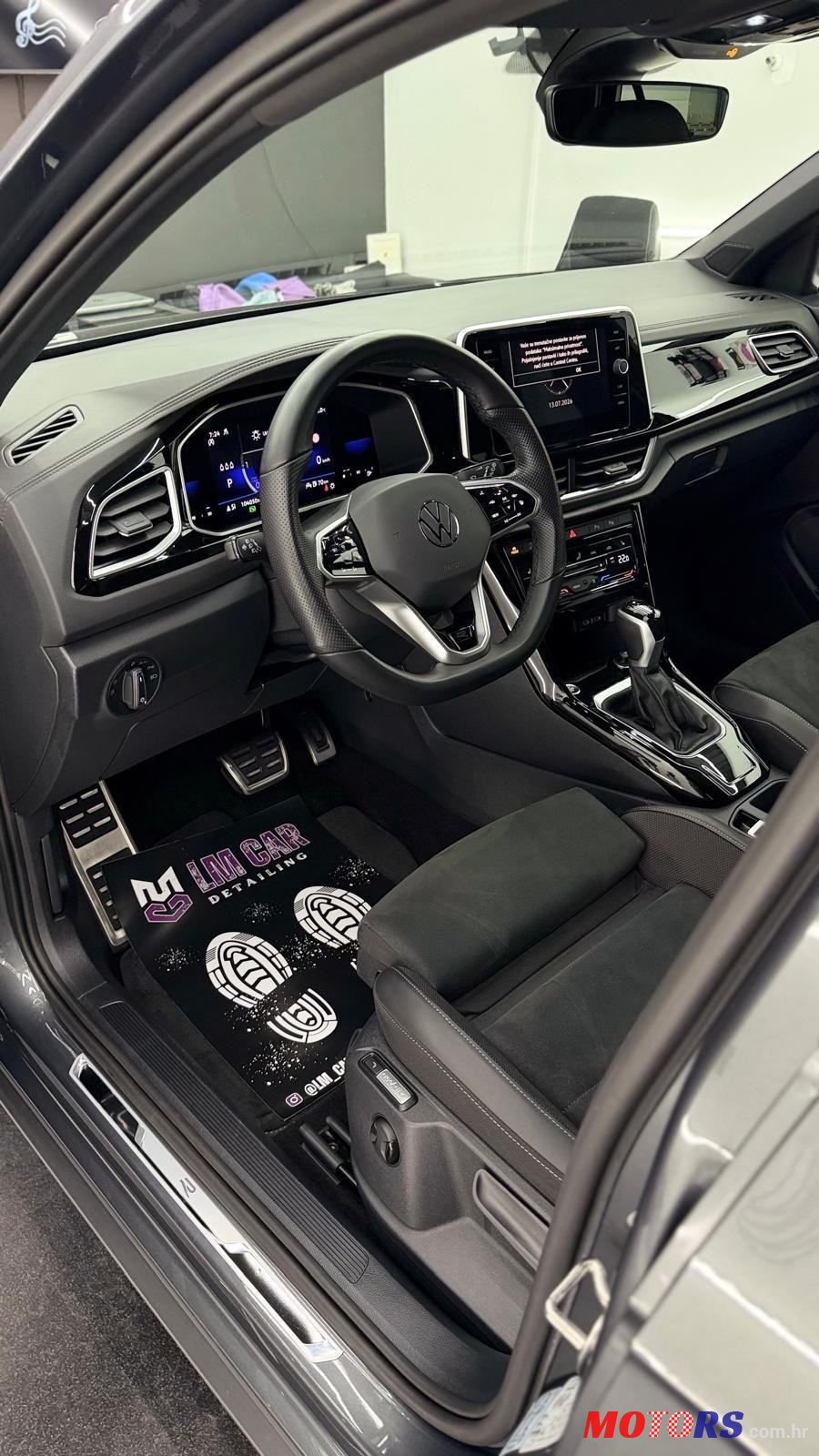 2023' Volkswagen T-Roc 2,0 photo #6