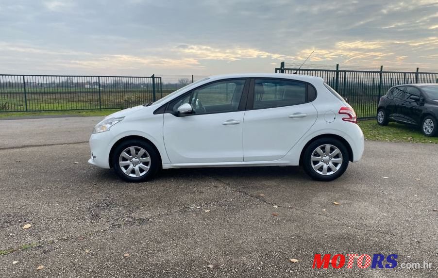 2013' Peugeot 208 1,4 Hdi photo #1