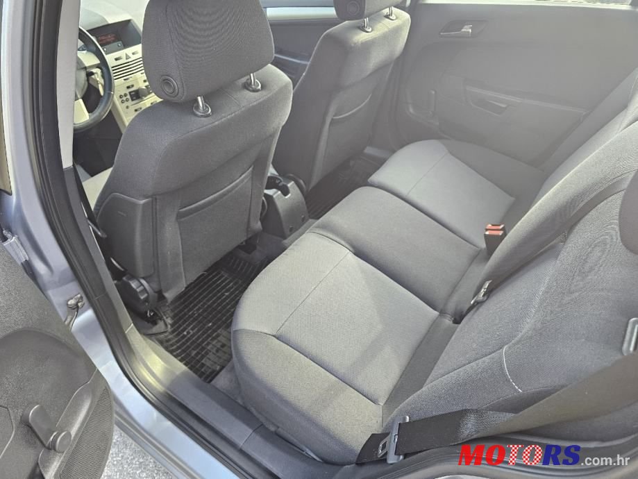 2008' Opel Astra Karavan photo #5