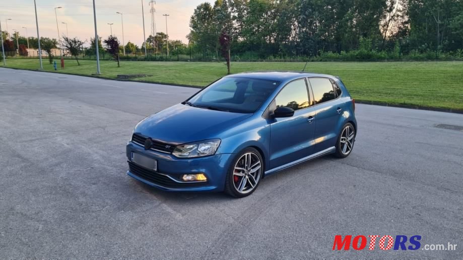 2014' Volkswagen Polo photo #2