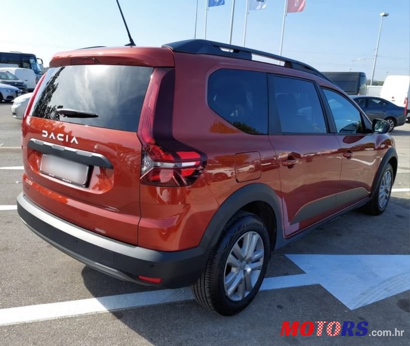 2023' Dacia Jogger photo #5