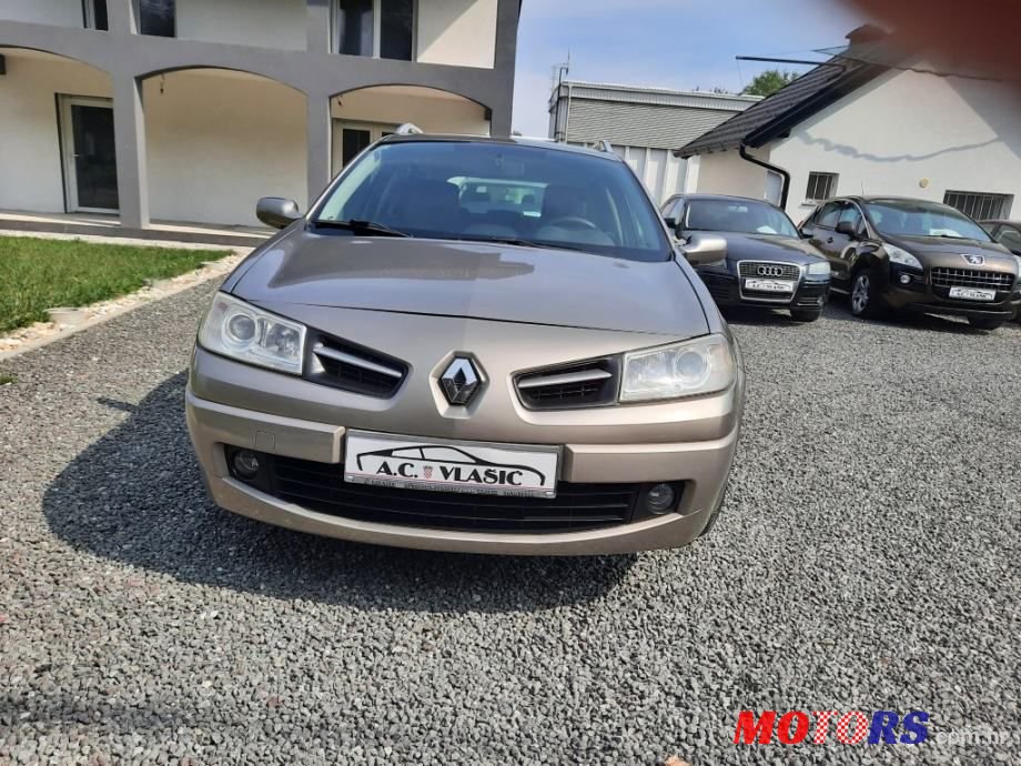 2008' Renault Megane Grandtour photo #2