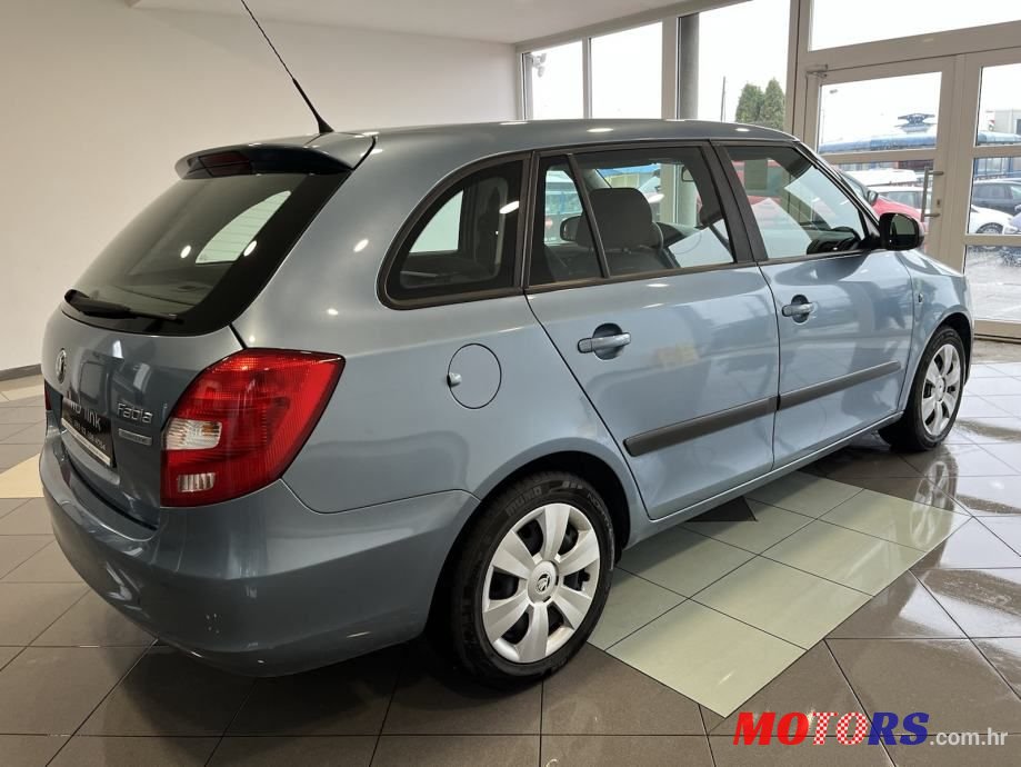2011' Skoda Fabia Combi photo #4