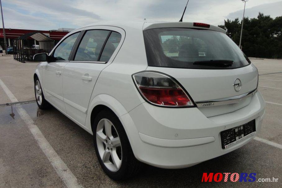 2009' Opel Astra 1,7 Cdti photo #1