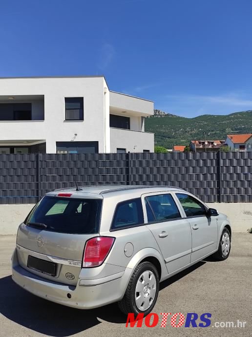 2006' Opel Astra Karavan photo #3