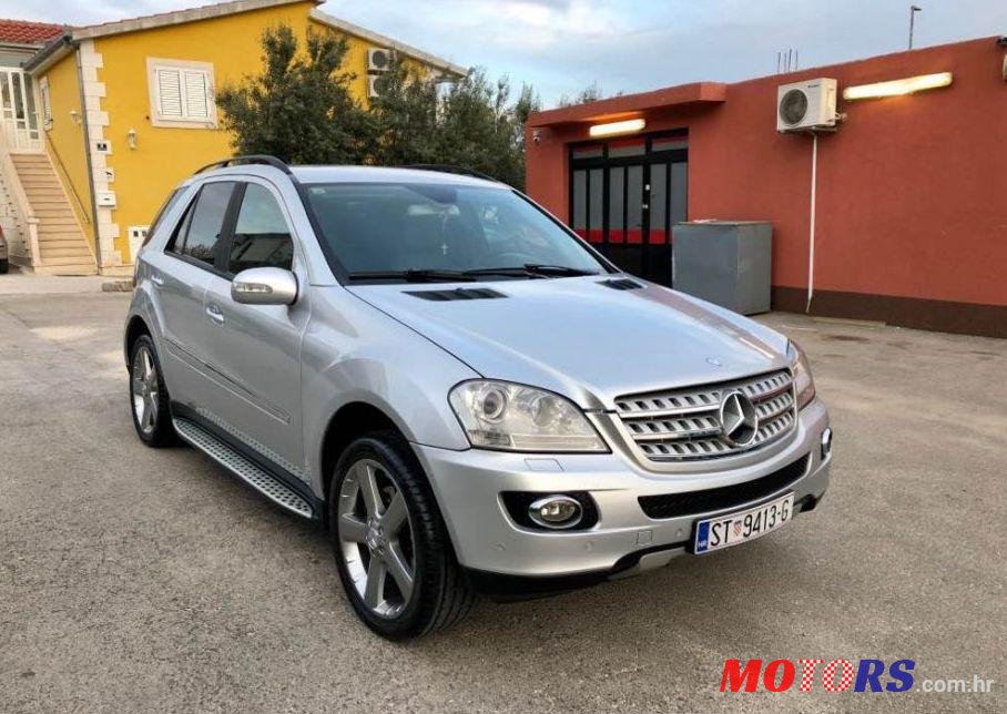 2005' Mercedes-Benz Ml 320 Cdi photo #1