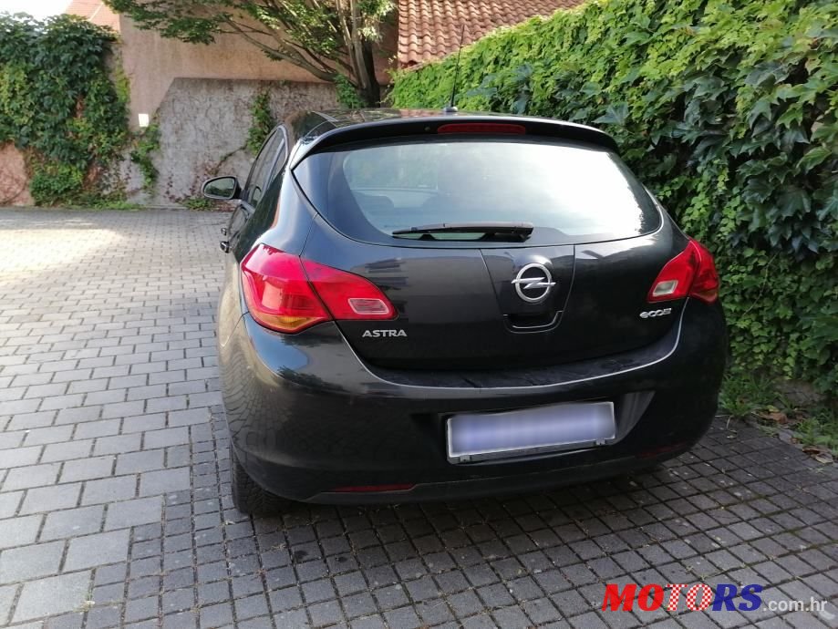 2012' Opel Astra photo #5