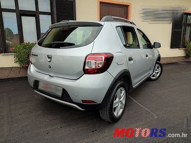 2014' Dacia Sandero photo #3