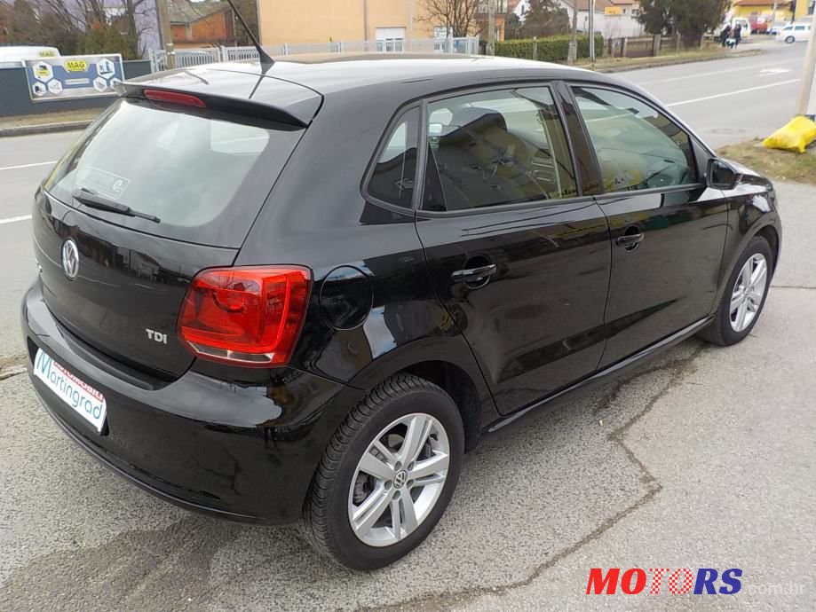 2013' Volkswagen Polo photo #5