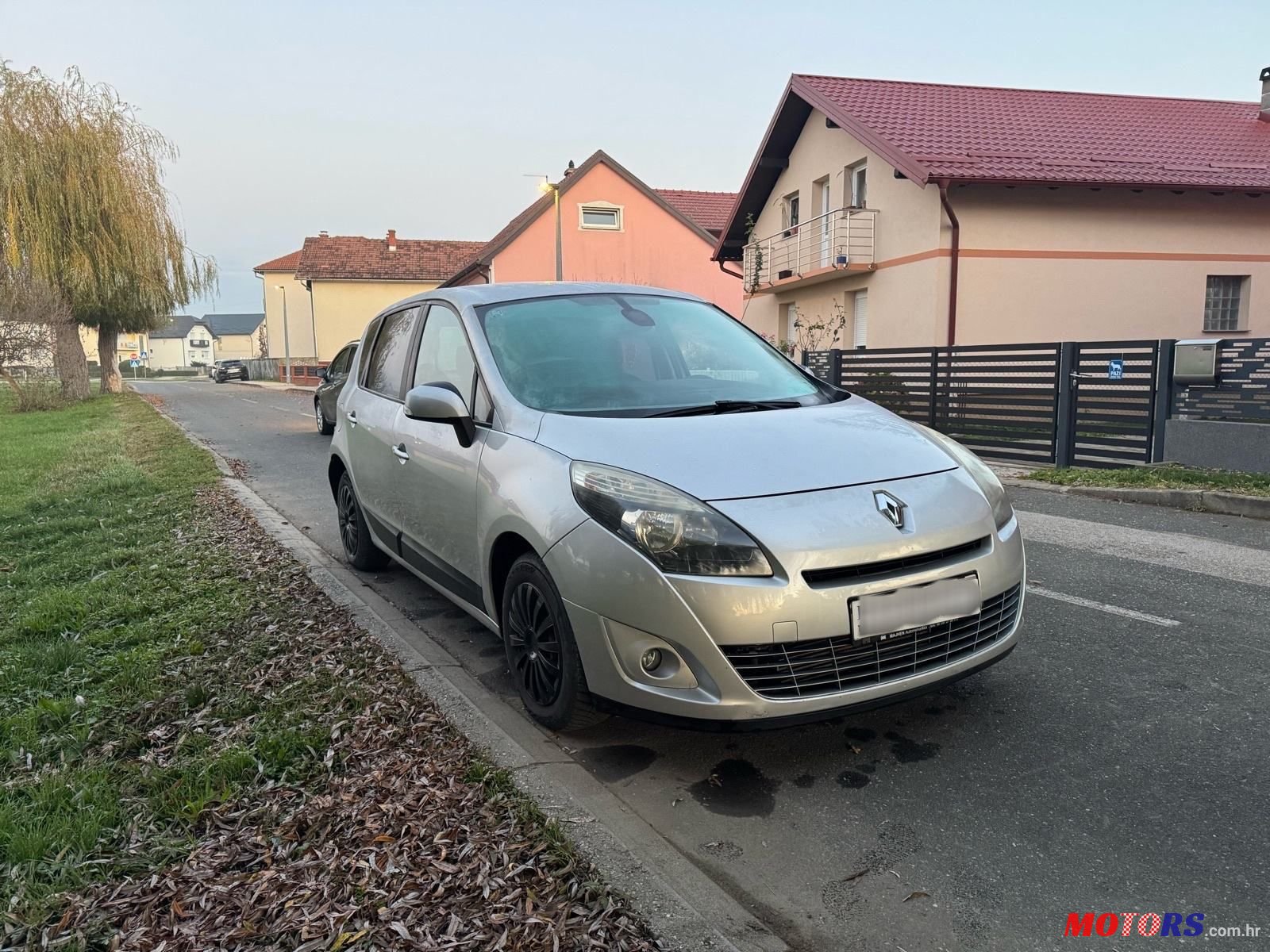 2011' Renault Scenic 1,5 Dci photo #2