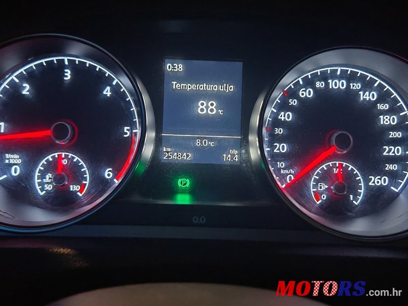 2015' Volkswagen Golf VII Variant photo #3