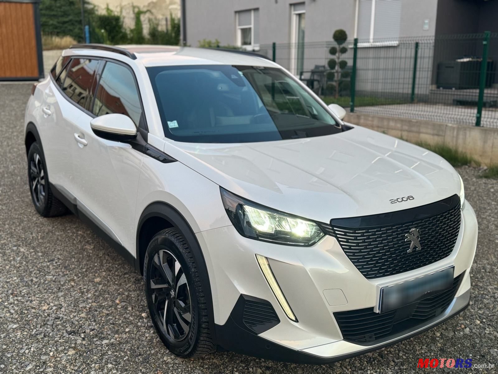 2020' Peugeot 2008 1,5 Bluehdi photo #1